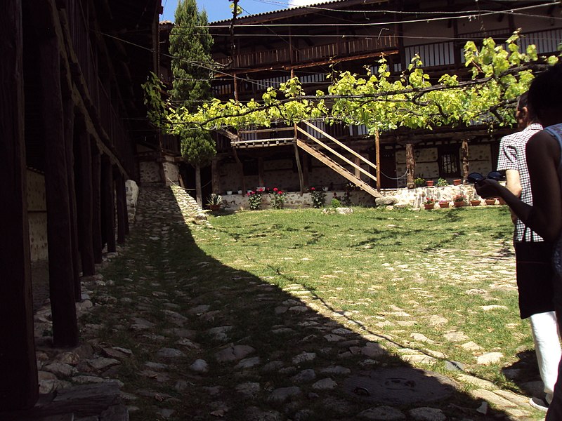 File:Rozhen Monastery 008.jpg