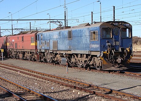 No. 10-039 in Spoornet blue with outline numbers at Warrenton, 24 August 2007