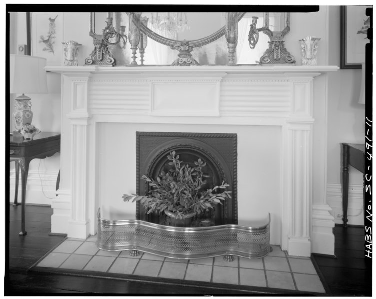 File:SOUTHWEST ROOM, NORTH WALL, FIRST FLOOR- MANTLE DETAIL - Oak Island (House), County Road 768 vicinity, Edisto Island, Charleston County, SC HABS SC,10-EDIL,6-11.tif