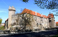 Soubor:ST_hrad_od_JZ_Rumpal_aJelenka_DSCN5627.JPG