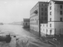 Main-Hochwasser 1909 unterhalb der Maxbrücke, am Walzenwehr