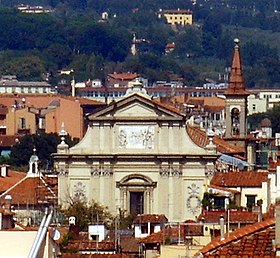 Vista de la fachada y campanario de la iglesia del convento