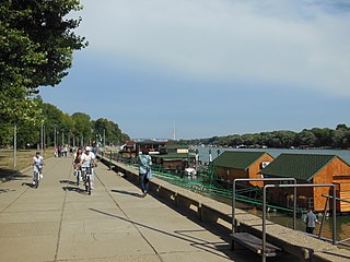 <span class="mw-page-title-main">Savski Nasip</span> Urban neighbourhood in New Belgrade, Belgrade, Serbia