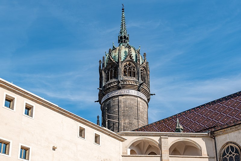 File:Schloßplatz 1, Schloßkirche, Lutherstadt Wittenberg 20180812 006.jpg