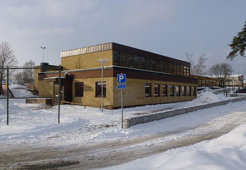 File:Segeltorpsskolan gymnastiksal 2013.jpg