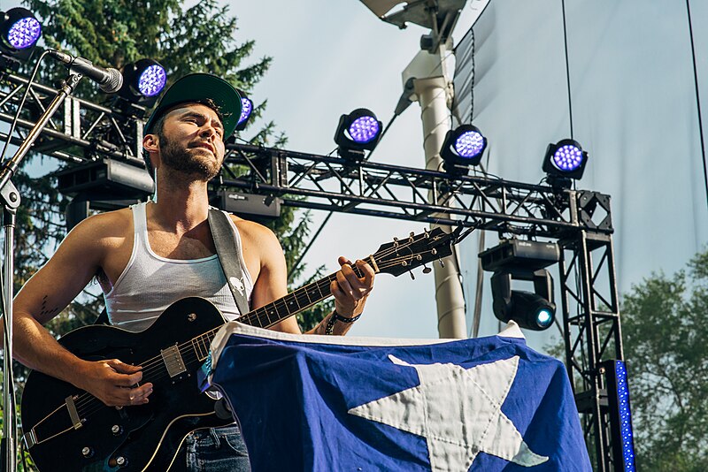 File:Shakey Graves 2015.jpg.