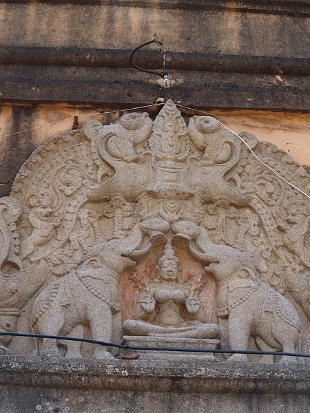 File:Shravanbelgola relief goddess.jpg