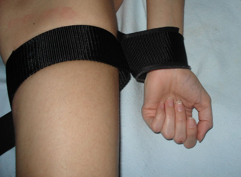 File:Simple BDSM Cuffs.png