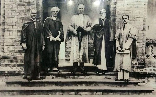 DU Convocation of 1936, (from left) Sir Jadunath Sarkar (historian), Sarat Chandra Chattopadhyay (writer), Sir John Anderson (Chancellor and Governor 