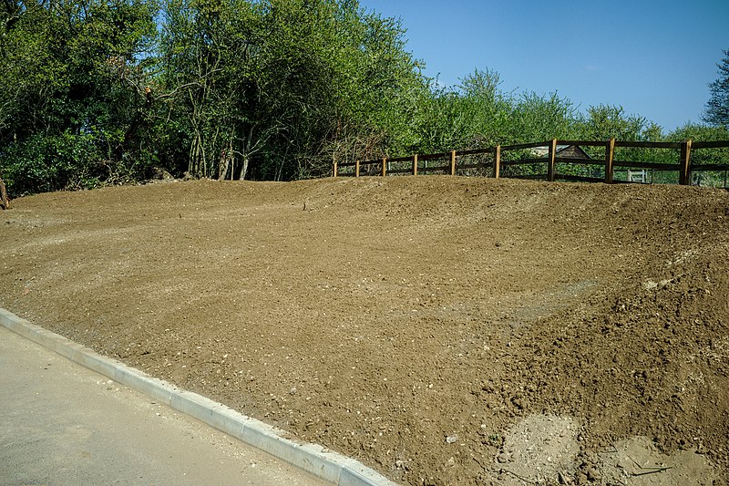 File:Site of Stow Road bridge, east side.jpg