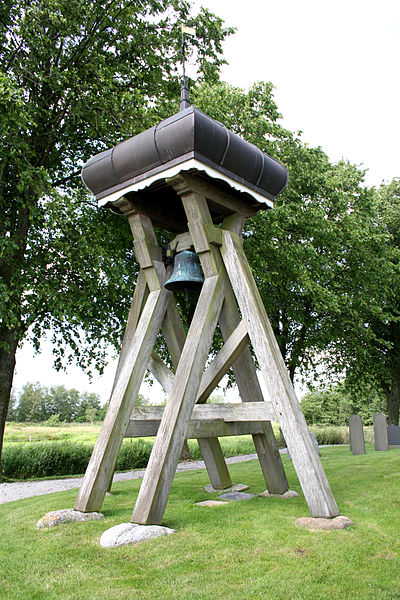 File:Spanga - klokkenstoel.JPG