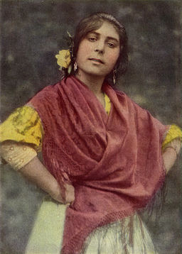 Austin A. Breed. «Spanish Romani girl from Granada». Сканированное изображение из журнала National Geographic Magazine № 31 (март 1917, с. 257)