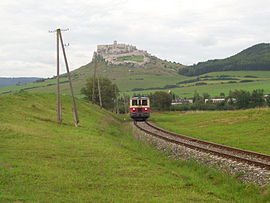 Historický motorový vozeň pod Spišským hradom