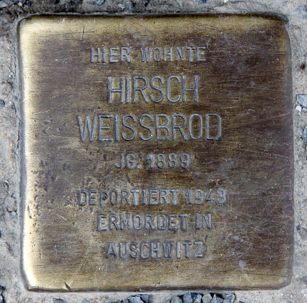 File:Stolperstein Hirschberger Str 2 (Rumbg) Hirsch Weissbrod.jpg