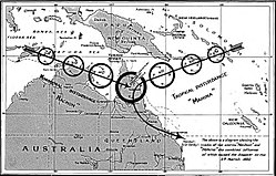 Dráha cyklonů Nachon a Mahina nad severní Austrálií.