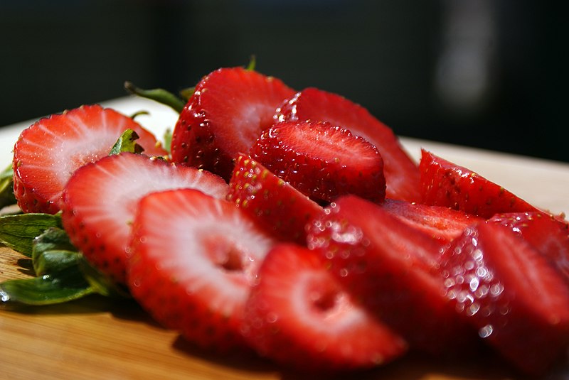 File:Strawberries (3442304591).jpg
