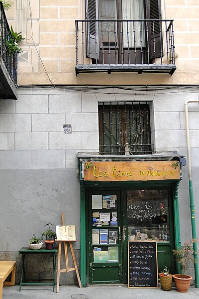 File:Street Scene with Tea Time Cafe - Madrid - Spain.jpg