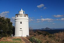 Sugashima Lighthouse kaj Kami Island (2016-01-16).jpg