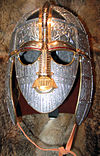 Kopi av angelsaksisk hjelm fra 500-600-tallet. funnet i gravfelt ved Sutton Hoo i England.