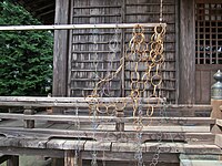 多賀神社拝殿に奉納されている箍(たが)