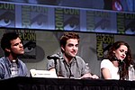 Thumbnail for File:Taylor Lautner, Robert Pattinson &amp; Kristen Stewart (7585906310).jpg