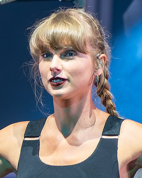 File:Taylor Swift HAIMO2210722 (27 of 51) (52233070890) (cropped).jpg