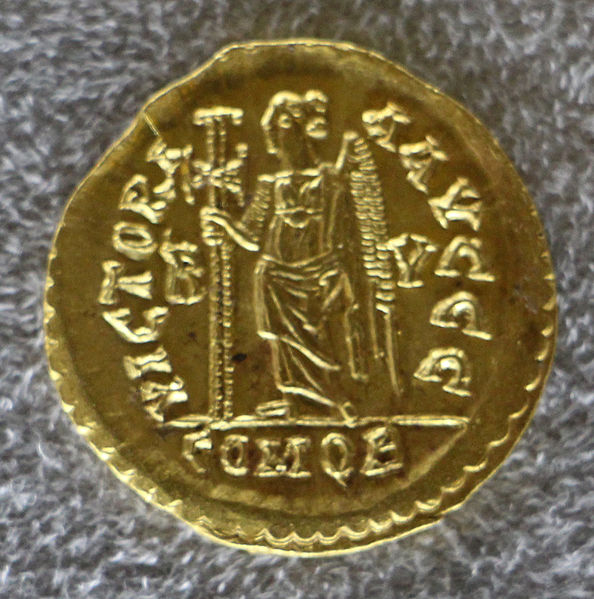 File:Tesoretto di sovana s.n. solido di giulio nepote (474-475), 02.JPG