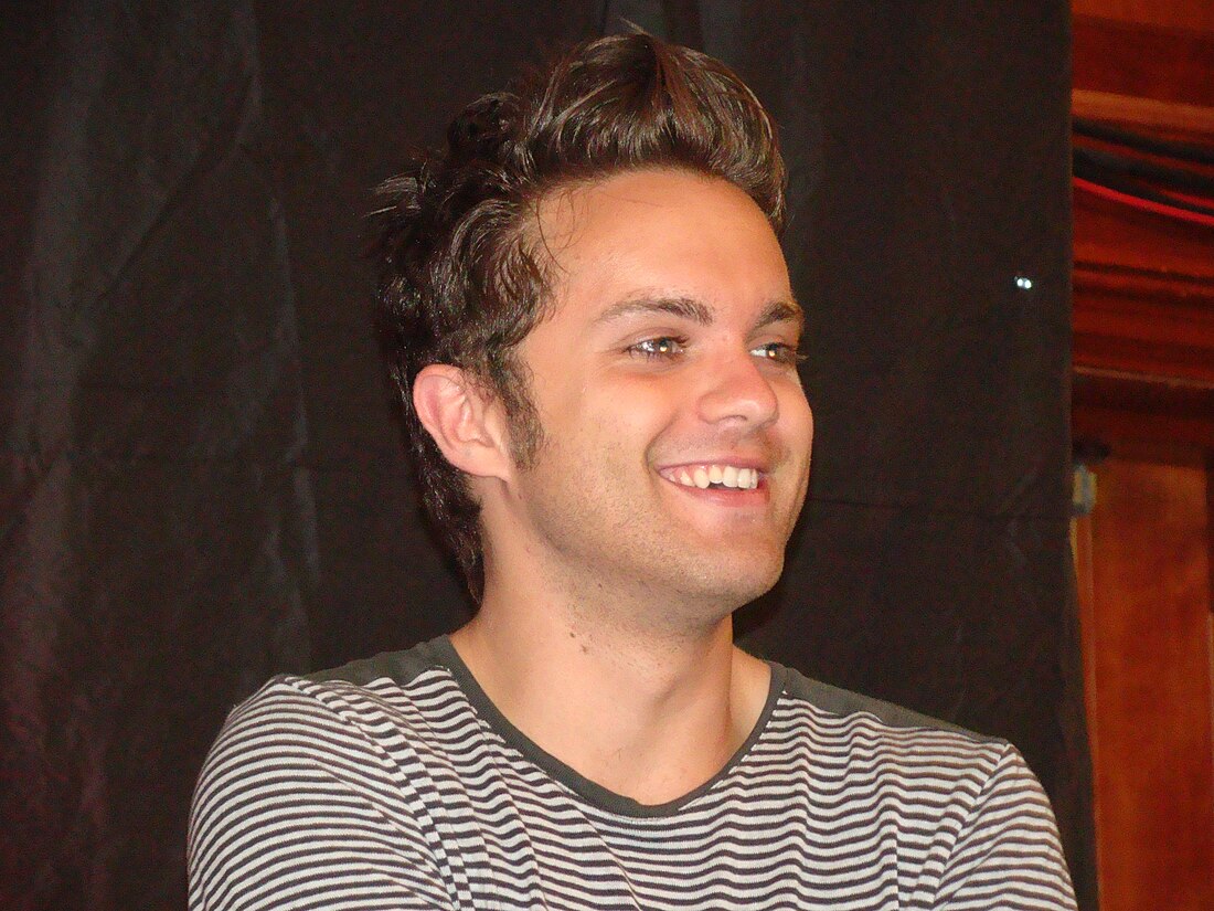 File:Thomas Dekker 2011.jpg