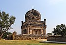 Tomb of Muhammad Quli Qutb Shah.jpg