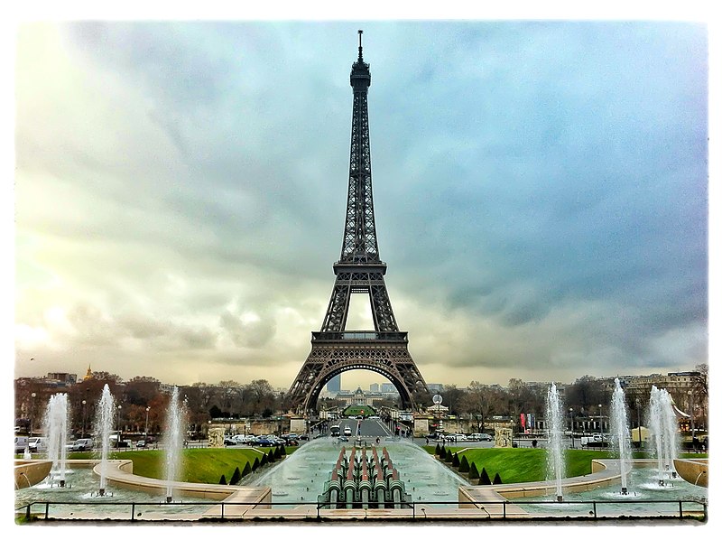 File:Tour Eiffel - 25 Janvier 2012 - Paris, FRANCE.JPG