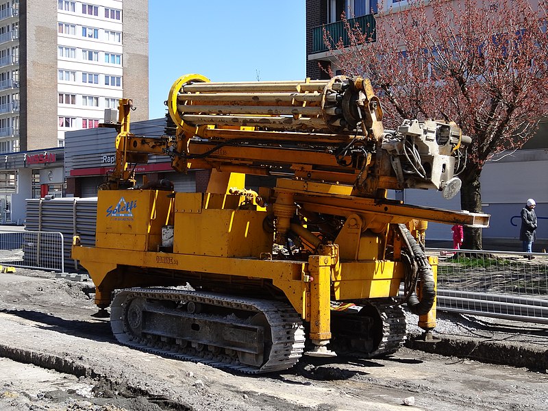 File:Travaux de la branche vers Vieux-Condé de la ligne B du tramway de Valenciennes en avril 2013 (017).JPG