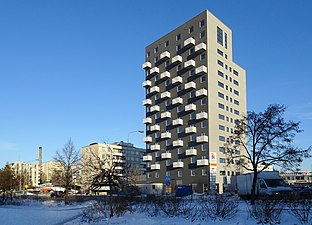 Höghus från 2017 vid Vårberg centrum.