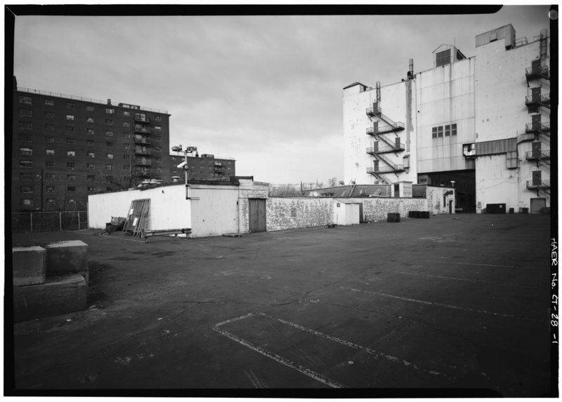 File:VIEW, LOOKING NORTH, SHOWING NORTHEAST AND SOUTHWEST SIDES, Exterior - Winchester Repeating Arms Company, Tract K Shooting Range, 125 Munson Street (rear section), New Haven, HAER CONN,5-NEWHA,39-1.tif