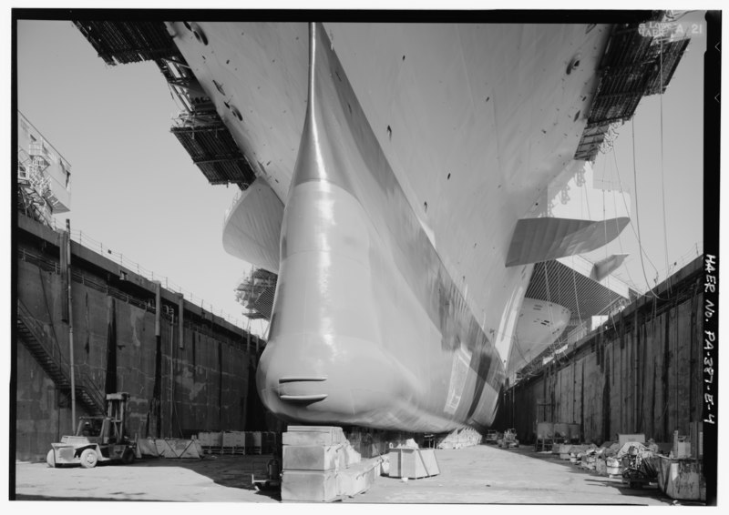 File:VIEW NORTH AT BOW OF JFK IN DRYDOCK NO. 5 FROM CAISSON. - Naval Base Philadelphia-Philadelphia Naval Shipyard, Dry Dock No. 5, League Island, Philadelphia, Philadelphia County, HAER PA,51-PHILA,709E-4.tif