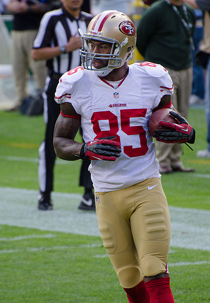 File:Vernon Davis - San Francisco vs Green Bay 2012 (2).jpg