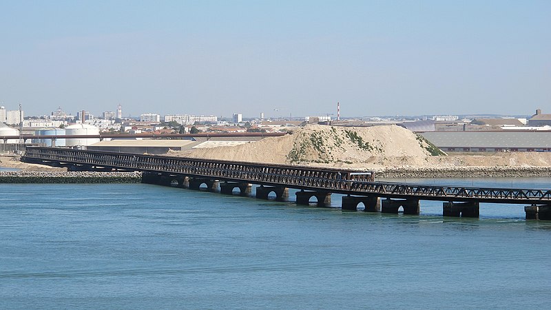 File:Viaduc du mole d.escale 24-juillet-2012.jpg