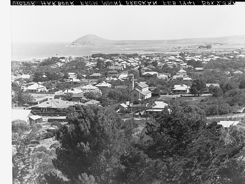 File:View of Victor Harbor Township from Mount Breckan - The Bluff in background(GN09087).jpg