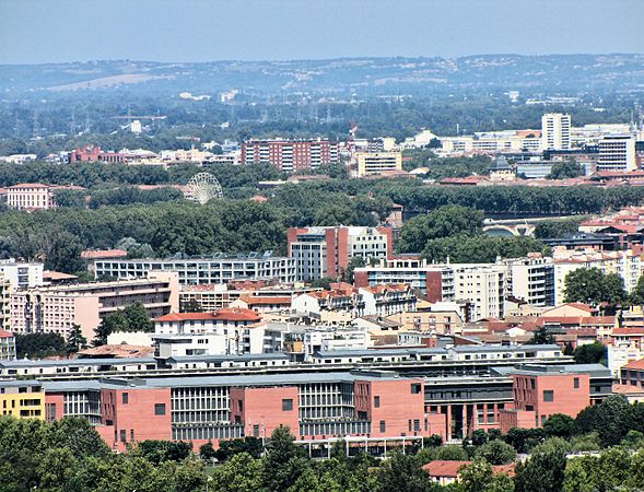 Français : Rectorat de Toulouse, vu de l'hôpital Rangueil.jpg