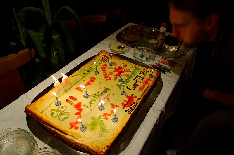 File:WP10 Birthdaycake 6680.jpg