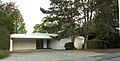 Flat roof bungalow with garden