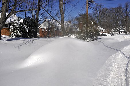 Photo: Car after snowfall, Storm Jonas in Fairfax County, Virginia (24 January 2016)