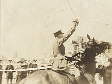 Francis de Groot cutting the ribbon at the official opening of the Bridge, 19 March 1932 Wr Opening Habrour Bridge de Groot 19.03.1932 01.jpg