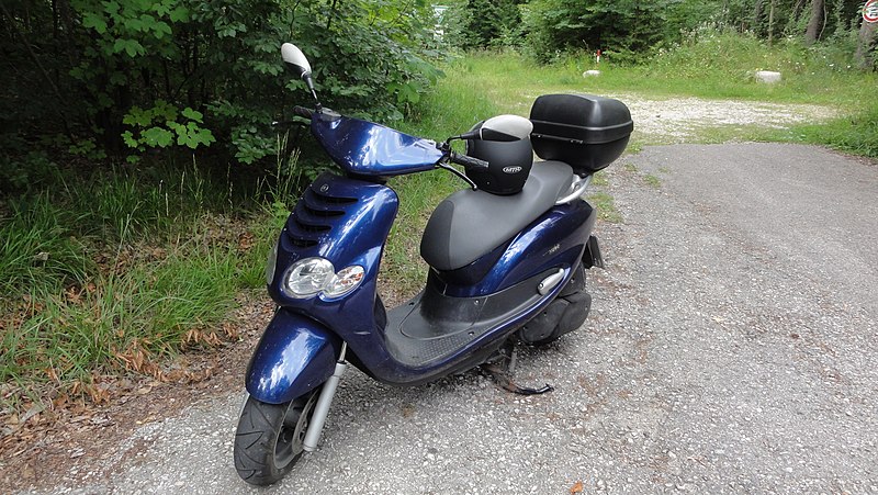 File:Yamaha Scooter125 Teo's blau.JPG