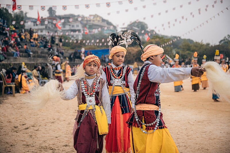 File:Young men dancing in Shad Suk Mynsiem.jpg