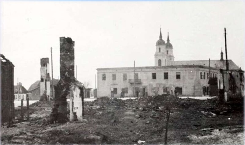 File:Zelechow - Ruins of the ghetto - photo from 1943.jpg