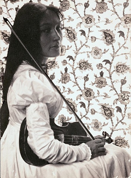 File:Zitkala-Sa, 1898.jpg