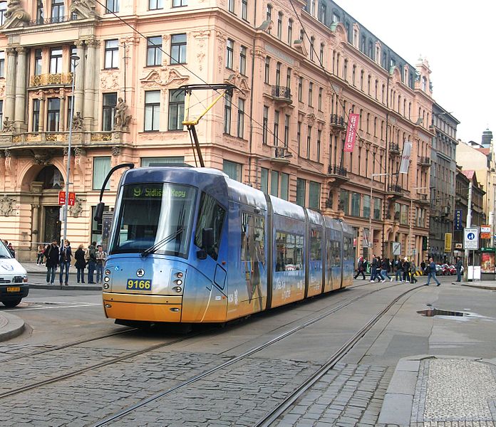 File:Škoda 14T n°9166 on the line 9 in Prague - Visa advertising.JPG