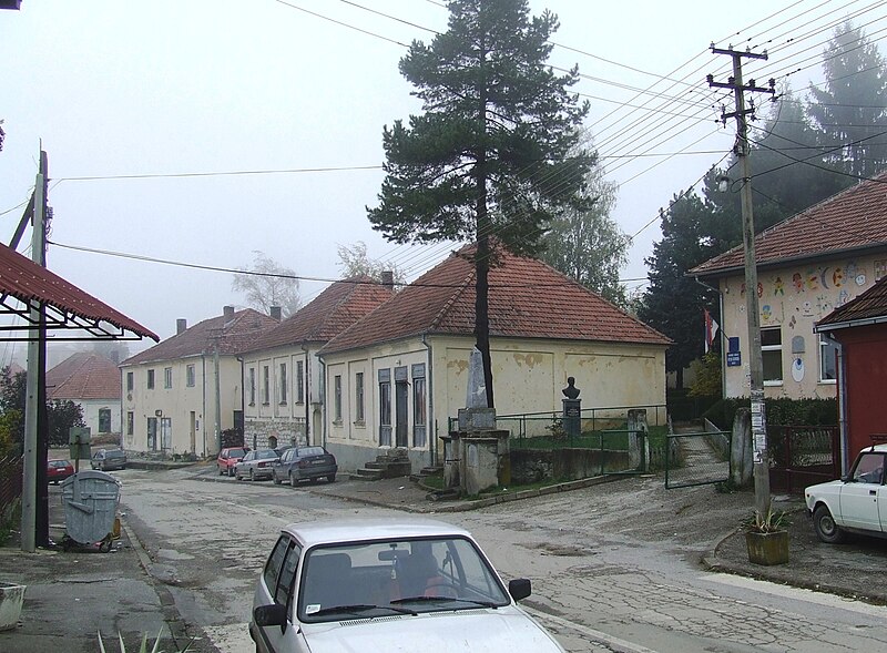 File:Варда средиште - Varda centre.jpg