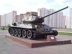 T-34-85 mod.  1944 em um pedestal em Kursk