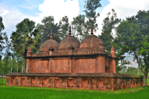 মিঠাপুকুর বড় মসজিদের সামনে রাস্তা থেকে দৃশ্য.png